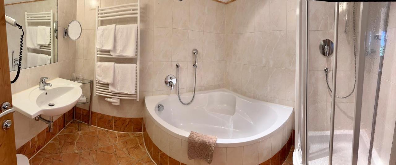 Loipenstubn Hotel Brixen im Thale Ngoại thất bức ảnh